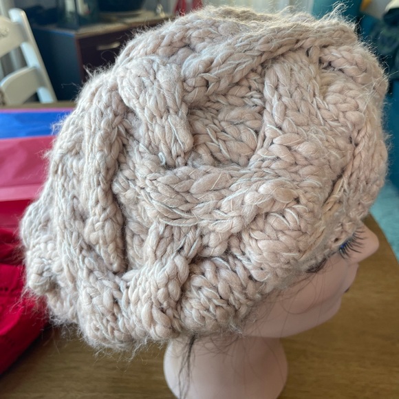 Urban Outfitter’s Winter Hat - Picture 7 of 8